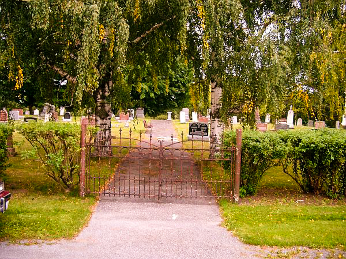 saint thomas anglican cemetery, rougemont, quebec